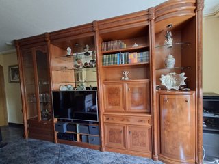 Mueble de salón madera y cristal