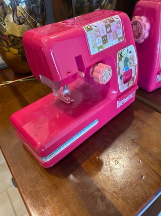 Macchina da cucire Barbie rosa