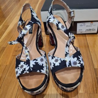 Sandalias Cuplé Plataforma Flores Talla 37