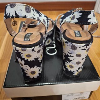 Sandalias Cuplé Plataforma Flores Talla 37