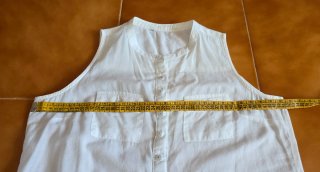 Camisa blanca sin mangas.  Talla S.