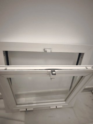 Ventiluz blanco con cierre