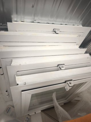 Ventiluz blanco con cierre
