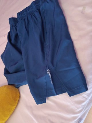 Pantalón corto deportivo azul