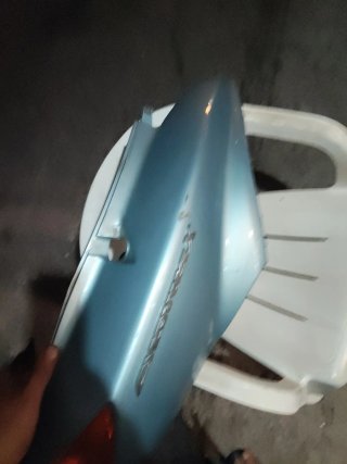Cacha derecha y Pilotos Moto