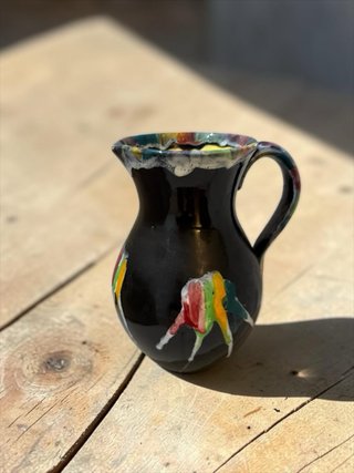 Jarra vintage de cerámica negra esmaltada multicol
