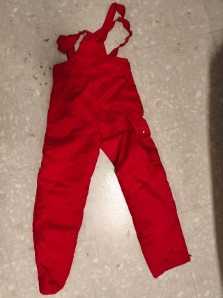 Pantalones de nieve rojos con tirantes