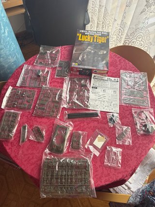 Maqueta Tanque M4A1 Lucky Tiger Asuka 1/35