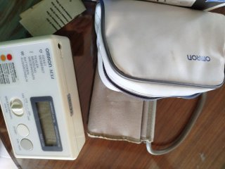 Omron MX4 Medidor de Tensión Arterial