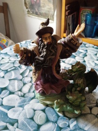 Figura Brujo con Dragón