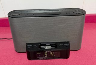 Radio despertador Sony ICF-DS11iP con base Dock