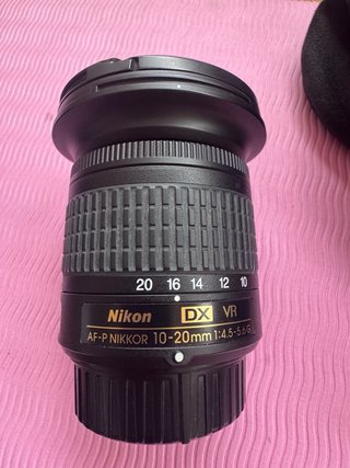Cámara Nikon D3500 + 2 objetivos + trípode + vario