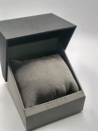 Reloj Guess Dorado con Bisel de Cristales