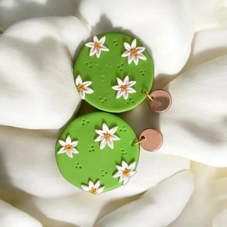 Orecchini primaverili con fiori