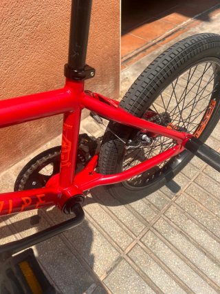 Bicicleta BMX Roja