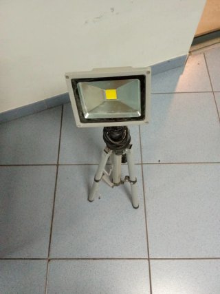 Trípode Telescópico LED