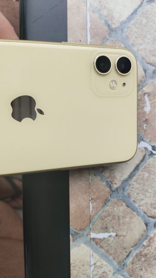 iPhone 11 giallo