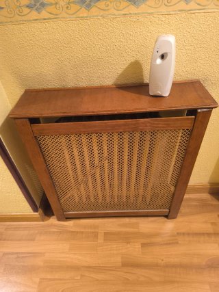 3 Muebles cubre radiador de madera