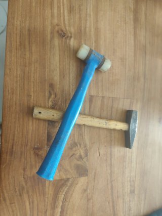 Martillo y mazo de goma