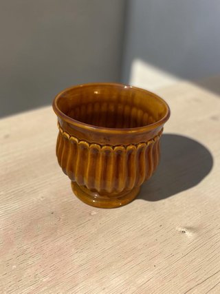 Tiesto de cerámica marrón vintage