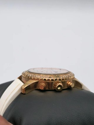 Reloj Guess Dorado y Blanco