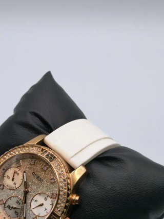 Reloj Guess Dorado y Blanco