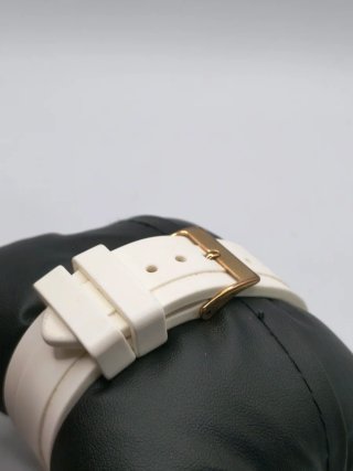 Reloj Guess Dorado y Blanco