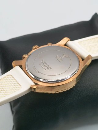 Reloj Guess Dorado y Blanco
