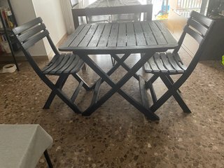 Mesa y 2 sillas plegables PVC terraza