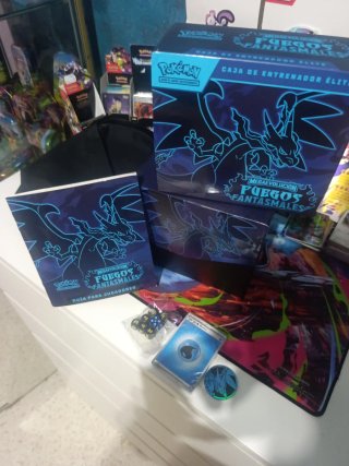 Caja Entrenador Élite Pokémon Fuego Fantasmal