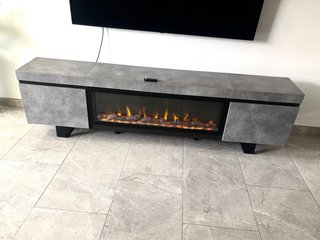 Elegante Mueble con chimenea decorativa