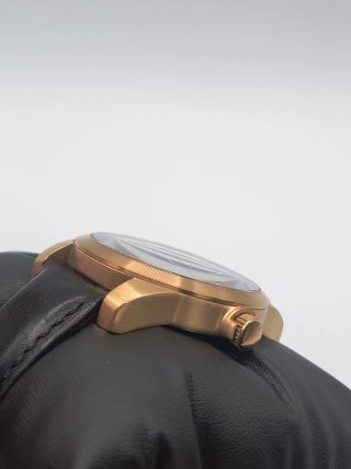 Reloj Guess Hombre Negro y Dorado