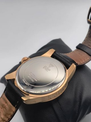 Reloj Guess Hombre Negro y Dorado