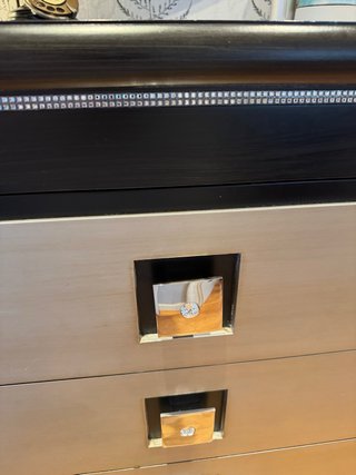 Cómoda de diseño con espejo