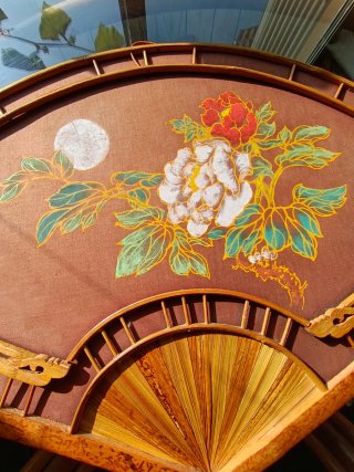 Abanico Decorativo Oriental Medidas  90x51x1cm.