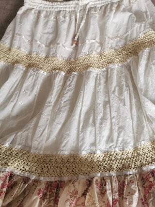 Falda Vero Moda blanca con estampado floral
