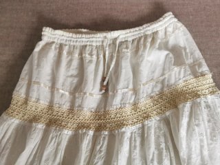 Falda Vero Moda blanca con estampado floral