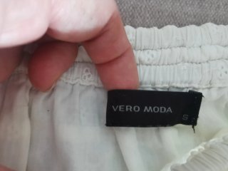 Falda Vero Moda blanca con estampado floral