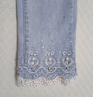 Pantalón vaquero largo con pedrería