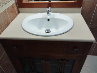 Mueble de baño madera con espejo