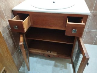 Mueble de baño madera con espejo