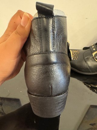 Botines miMao Piel Negros con Tachuelas y Hebillas
