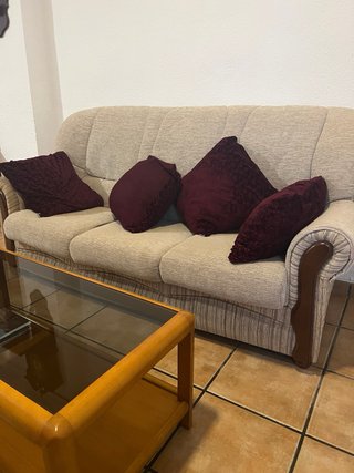 Sofá y mesa de centro