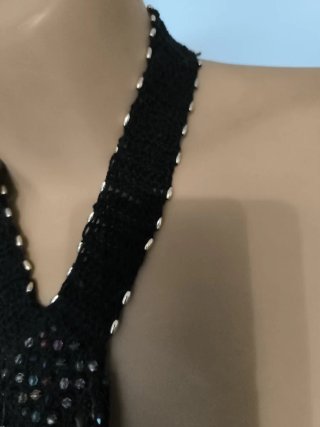 Collar negro con abalorios brillantes