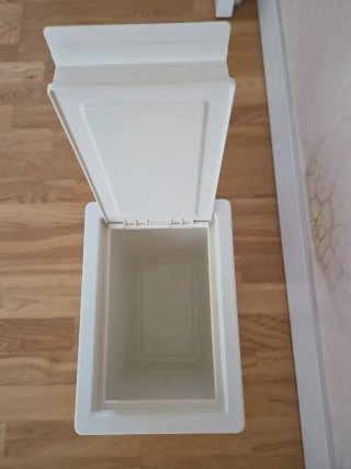 Cubo basura plástico blanco con tapa