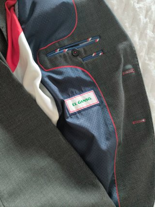 Traje de caballero El Ganso gris y rojo