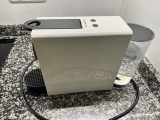 Cafetera Nespresso Blanca