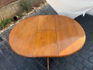 Mesa redonda de madera extensible