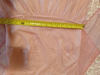 Vestido rosa con brillos y mangas de tul