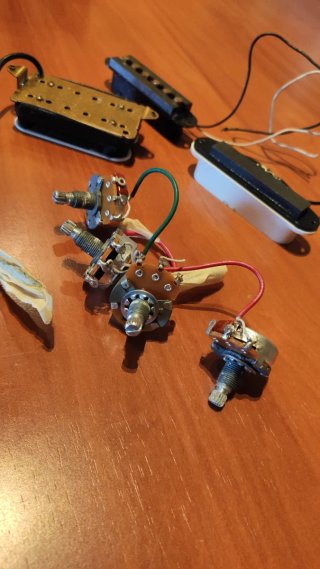 Electrónica Guitarra Eléctrica: Pastillas y Potenc